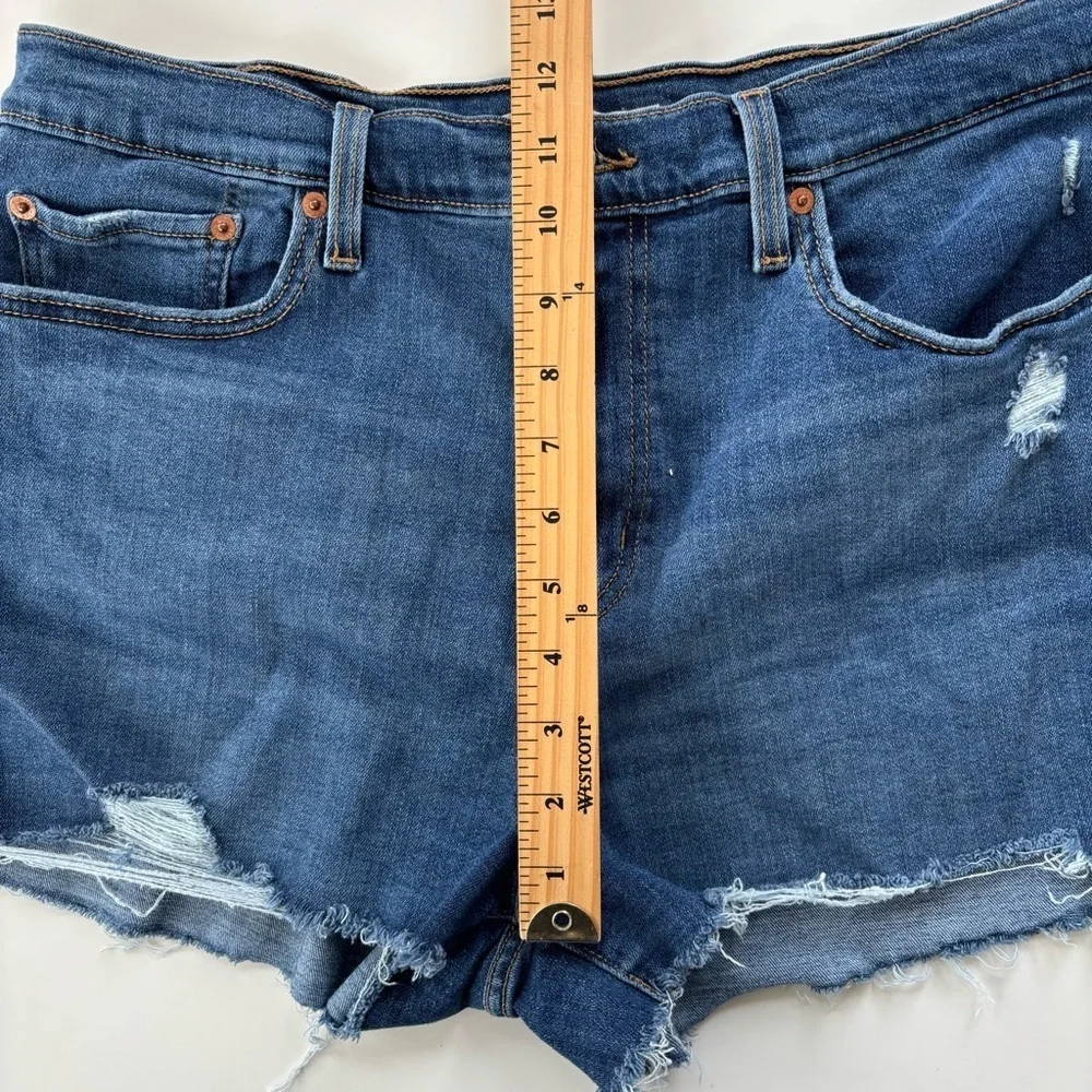 LEVI'S Women's High Rise Women's Shorts Distressed Stretchy in Dark Wash Size 32